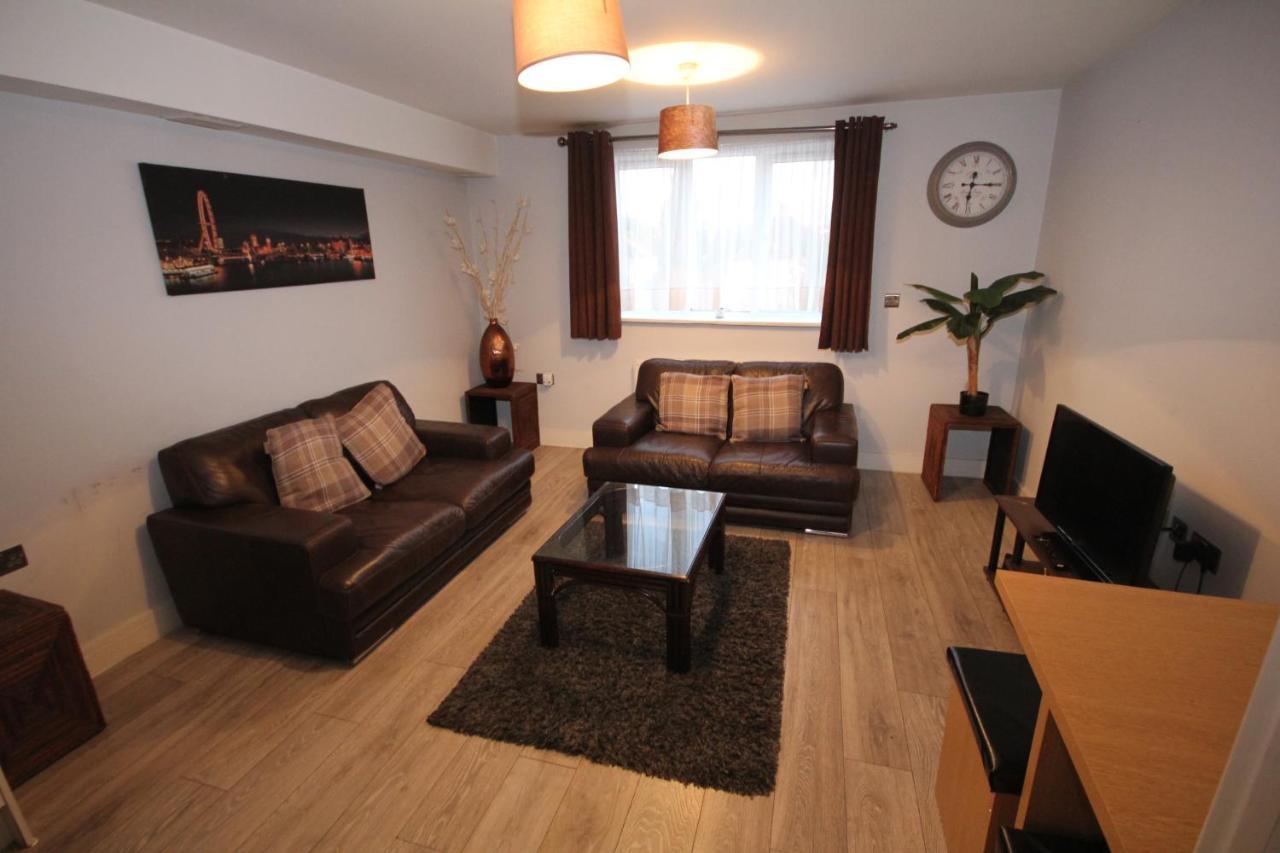 Holden Court Apartments - Apt 3 West Drayton  ภายนอก รูปภาพ